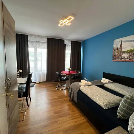 Riverside Retreat In Appartement